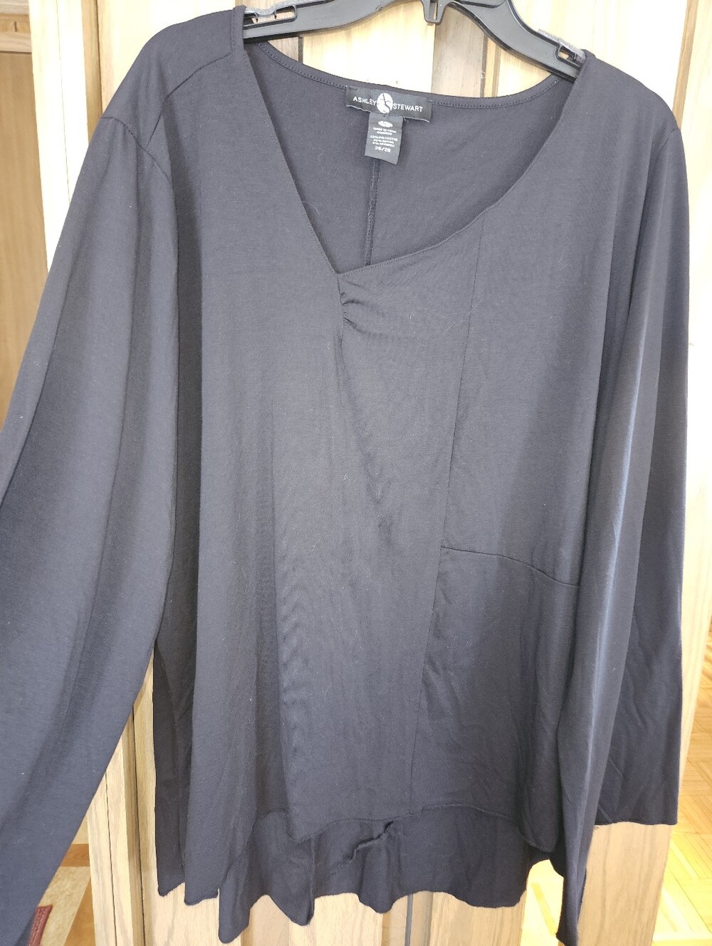 Ashley Stewart Sz 26/28 Black V-Neck Asymmetrical Long Sleeve Tunic Top